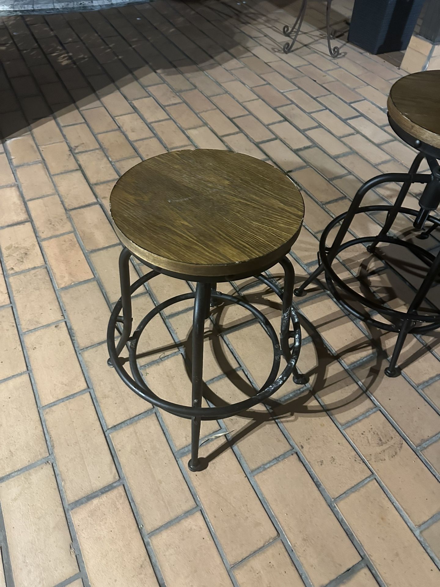 3x Rotating Bar Stools. Rotating Top Wood