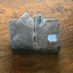 Three  Square Pullover North Carolina Tarheels Men's Faux Fur Sweater Size M