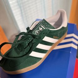 Adidas Sneakers