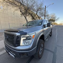2017 Nissan Titan