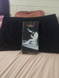 Elvis Presley "Walk A Mile In My Shoes" The Essential 70s Master's 5 Compact Disc!!!