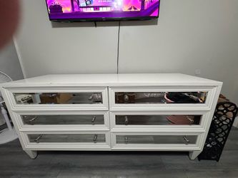Z Gallerie White 6 Drawer Dresser