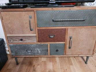 Entertainment center