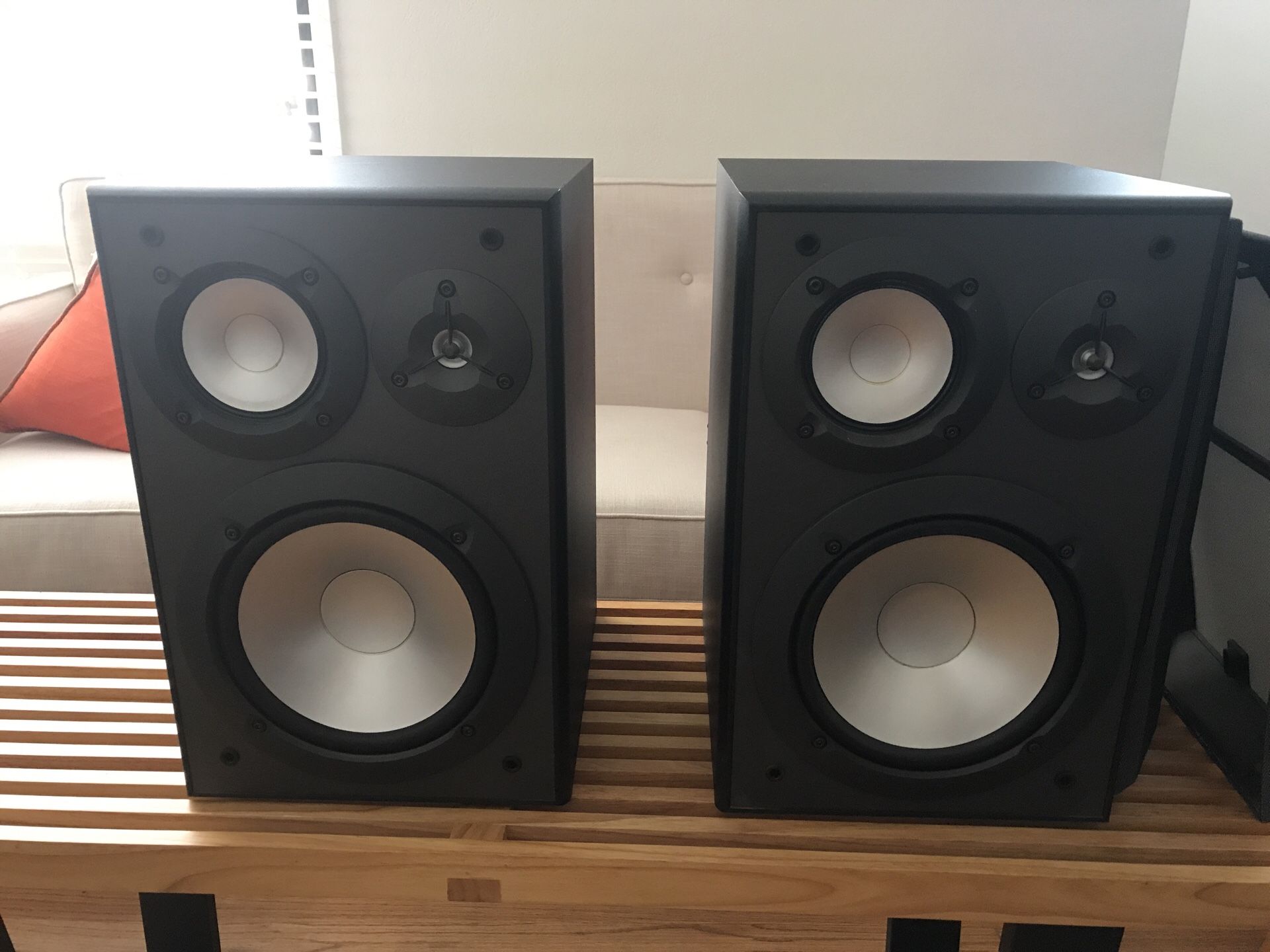 Yamaha NS-6390 large Bookshelf Speakers