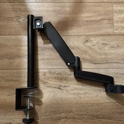 up to 32in screen arm desk mount