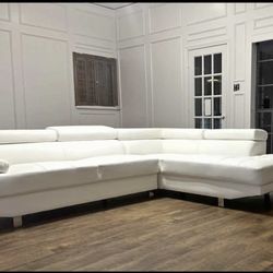 WHITE SECTIONAL W/ Adjustable Headrest - Seccional Blanco