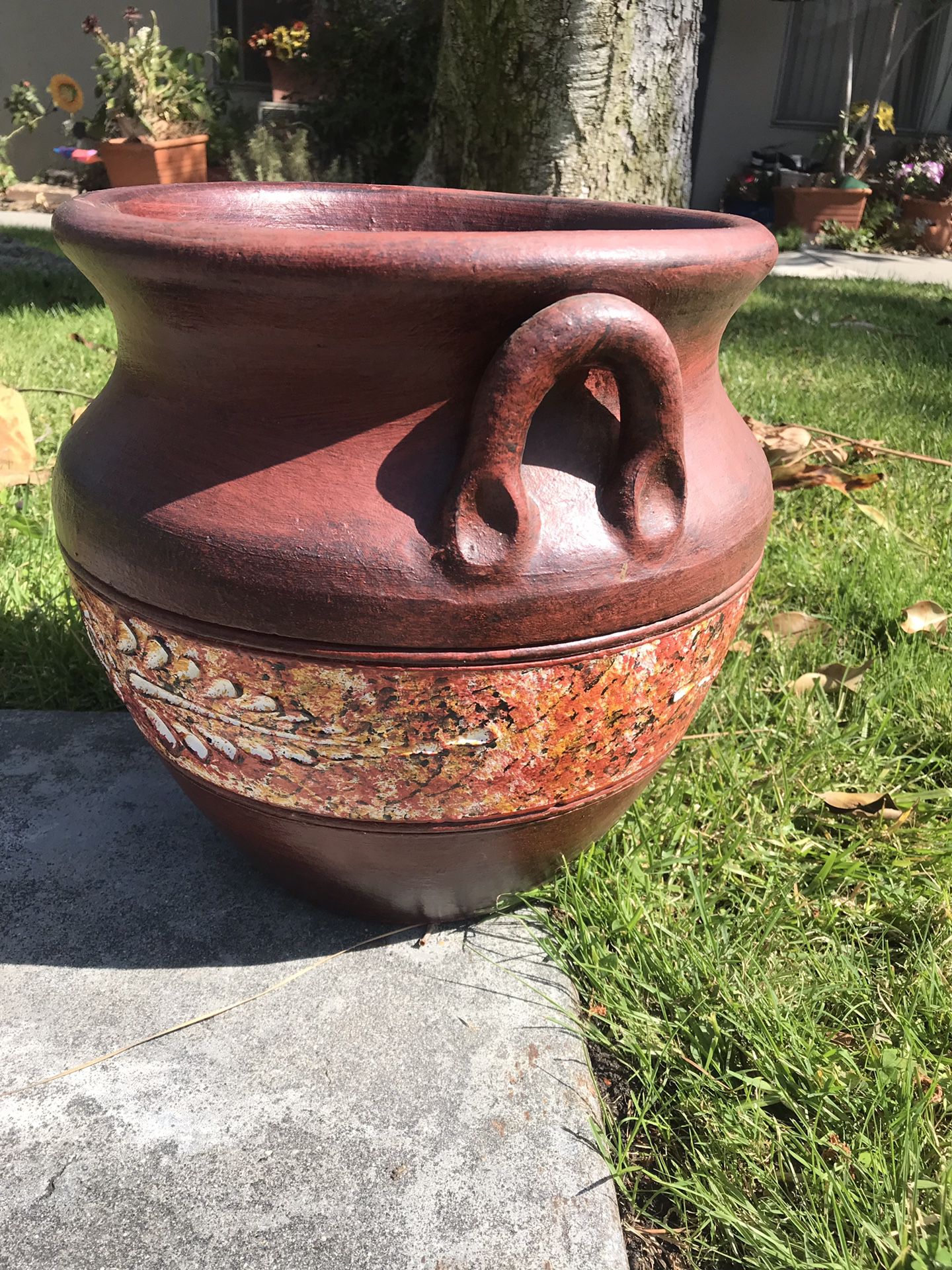 A pair of planters (clay)
