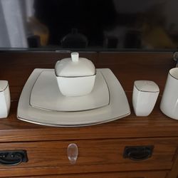 Mikasa A010 Setting For 8 China Set