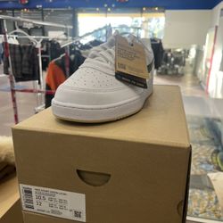 Men’s NIKE Size 10 1/2