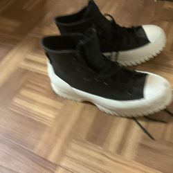 Converse Women’s Size 7