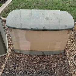 Small Rubbermaid Storage Tool Chest Shed 42x25x25 