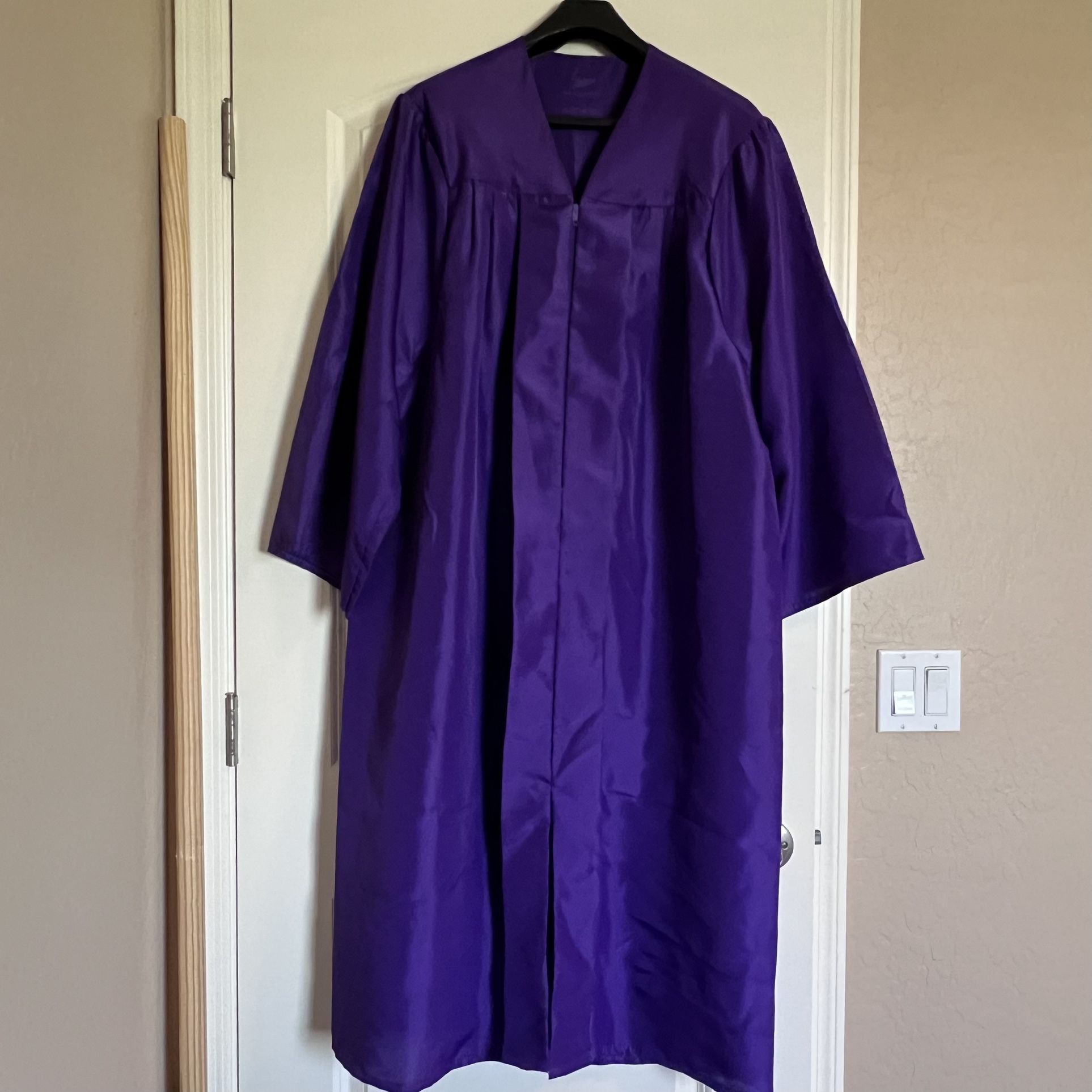 Jostens H.S. Graduation Gown