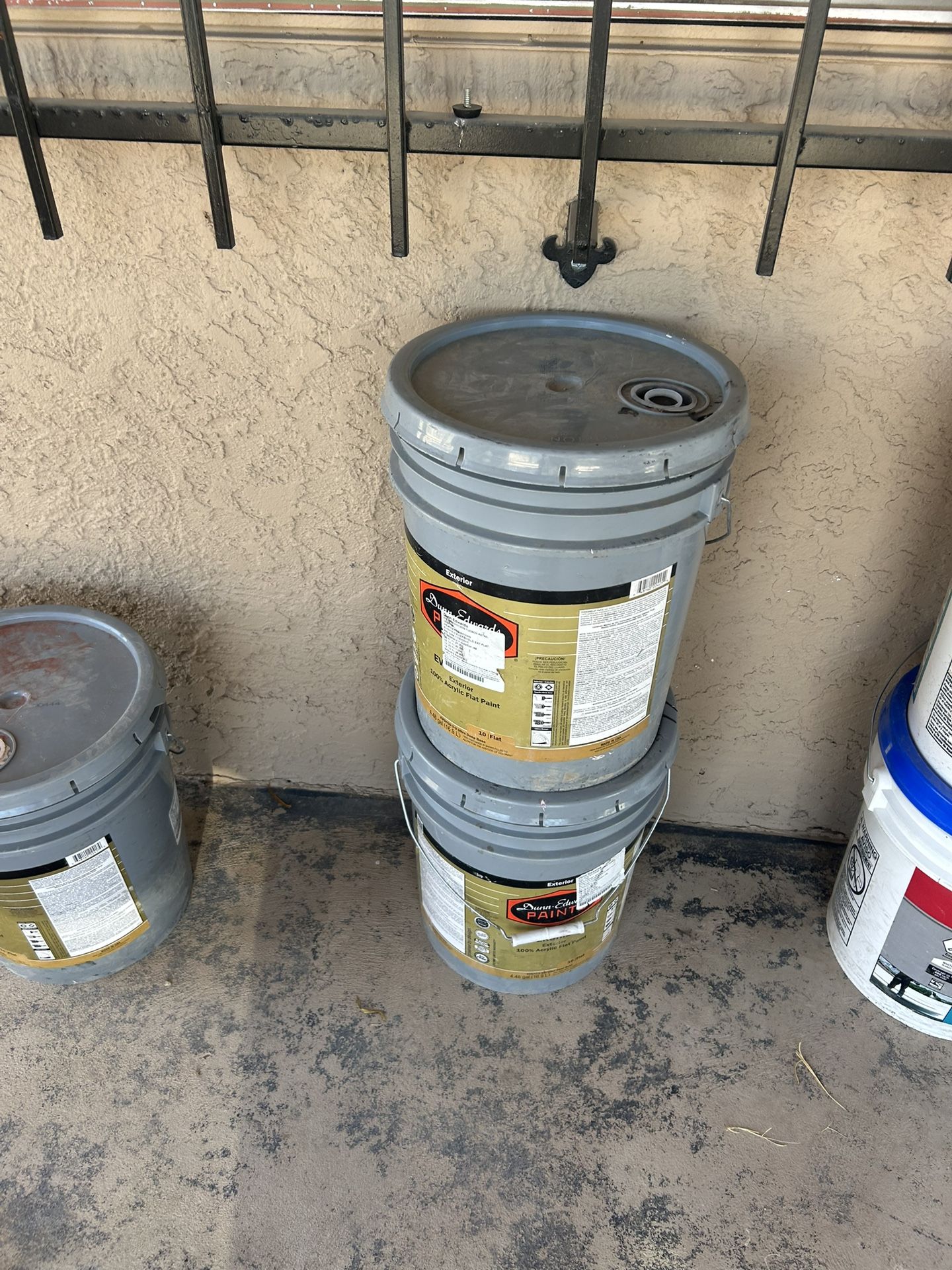 BRAND NEW DARK BROWN EXTERIOR PAINT EVERSHIELD PREMIUM PAINT BRAND NEW UNOPENED CONTAINERS