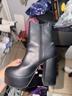 Platform boot heels