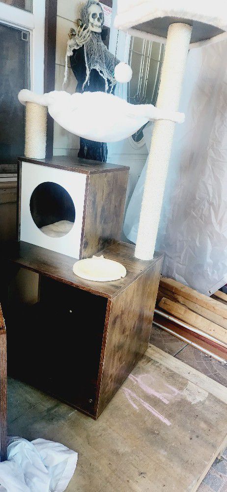 Never Used Hidden Litter box and cat tree
