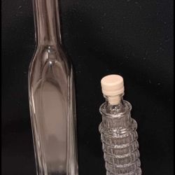 lot of 2 glass bottles with stoppers from Italy "Leaning Tower of Piza" $5 FIRM for both!