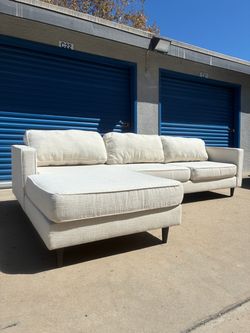 Living Spaces Sectional Couch 🛻Delivery Available🛻