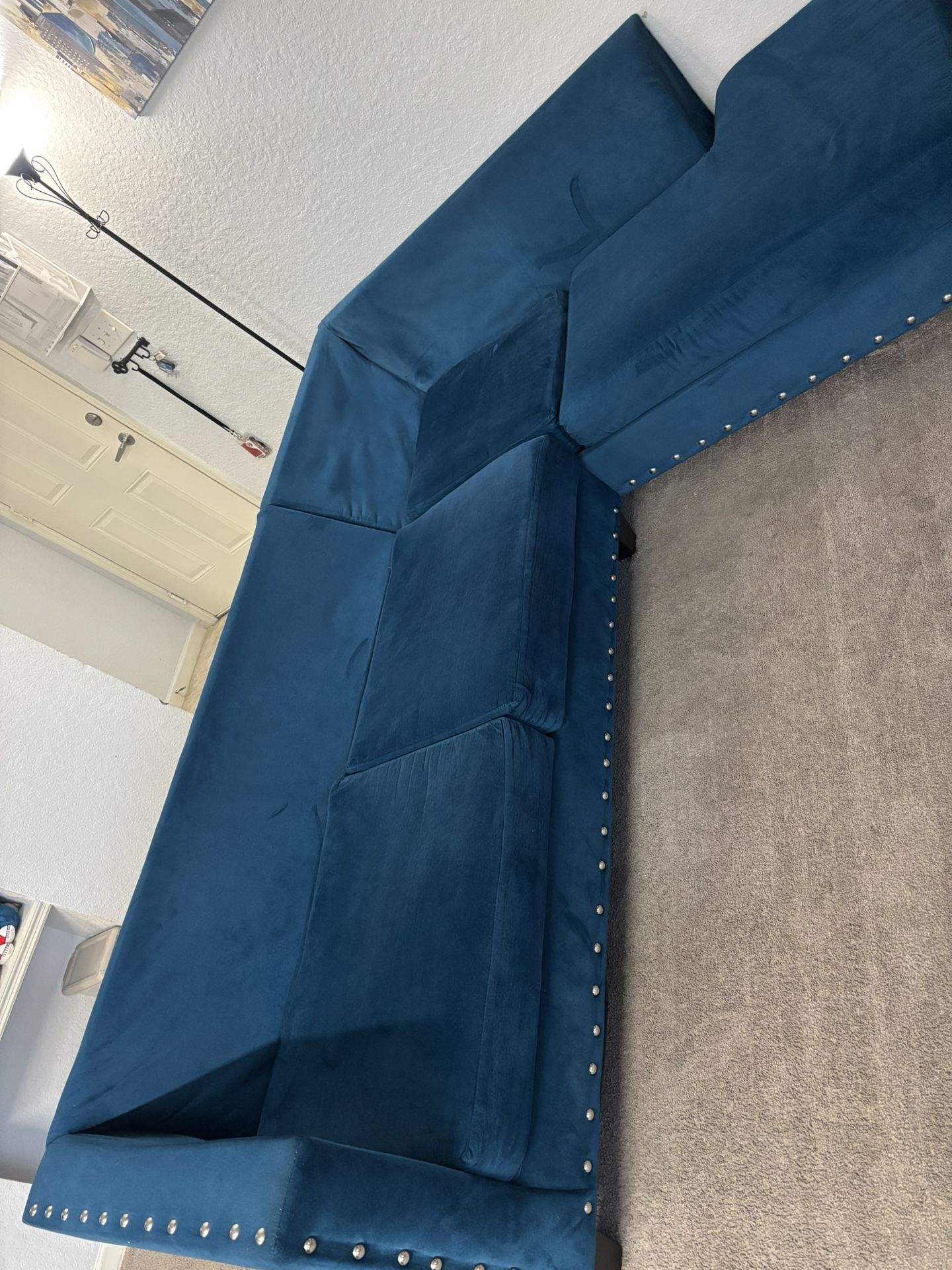 Yumiko 6 - Piece Velvet Sectional