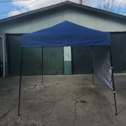 Pop-up beach camping tent with backpack