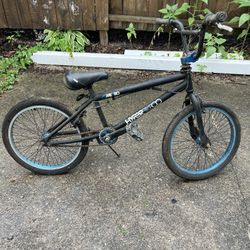 HyperBikeCo Metro BMX bike