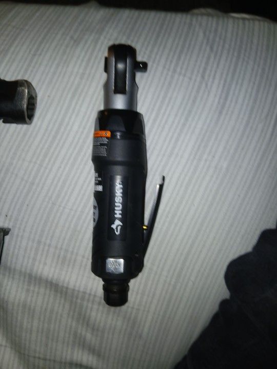 Husky Pneumatic Ratchet