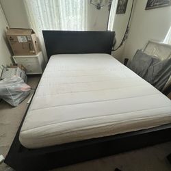 Queen Bed With 2 Storage Drawers. IKEA MALM