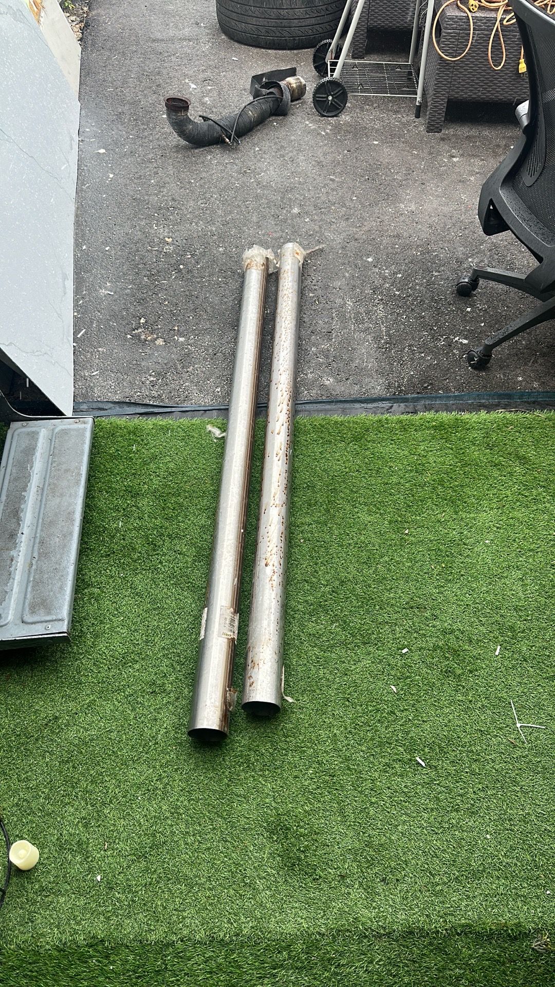 Exhaust pipes