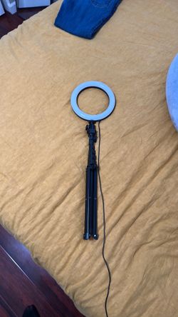 Light with tripod