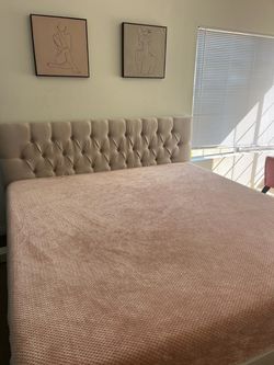 Zinus Misty King Upholstered Platform Bed Frame — Tufted Headboard, Great Condition