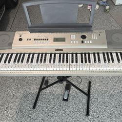 Yamaha Portable Grand YPG-235