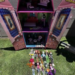 Monster High Coffin Dollhouse And Dolls 