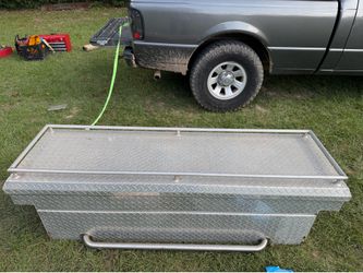 Truck tool box