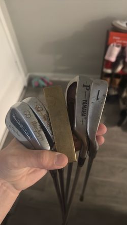 Old used golf clubs