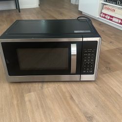 BRAND NEW MICROWAVE $25.00
