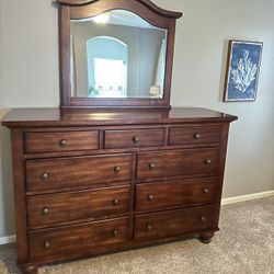 Dresser 