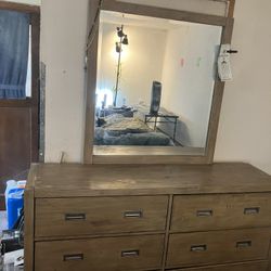 4pc Dresser And Nightstands 