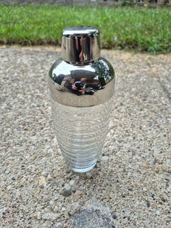 Vintage Hocking ribbed Glass and chrome Cocktail Shaker (Skokie)