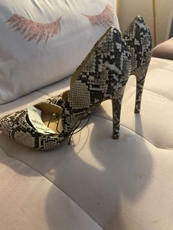 Brand new Express pumps