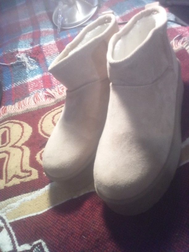 Women's Tan Boots Size 8
