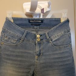 ♡《WALLFLOWER LUSCIOUS CURVY FIT JEANS》♡ SIZE 1