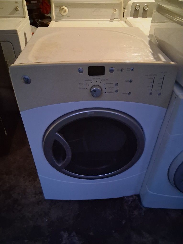 GE Super Capacity Electric Dryer