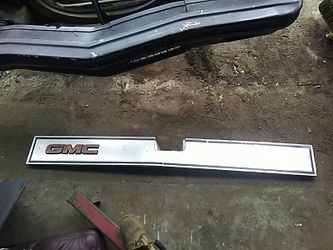 Tail gate gmc trim