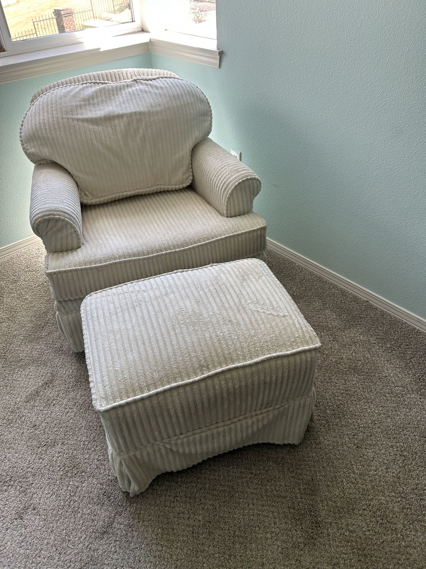 Rocking Chair With Ottoman $30