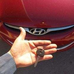 Car Keys / Llaves De Carro