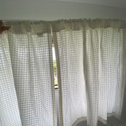 Curtains And Curtain Rod