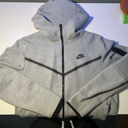Nike tech fleece (Large)