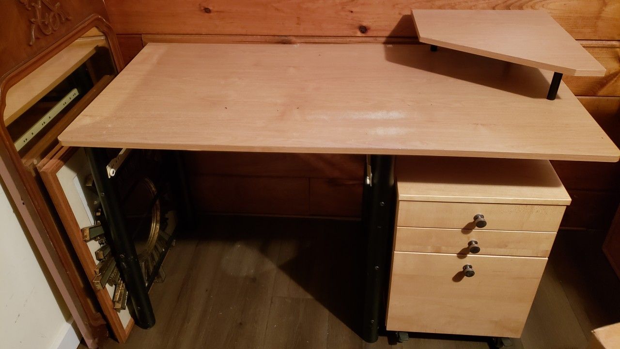 Desk w/ Detached Drawers & Shelf