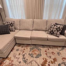 3 pc sectional. Can also be sold as 2pc for less price.