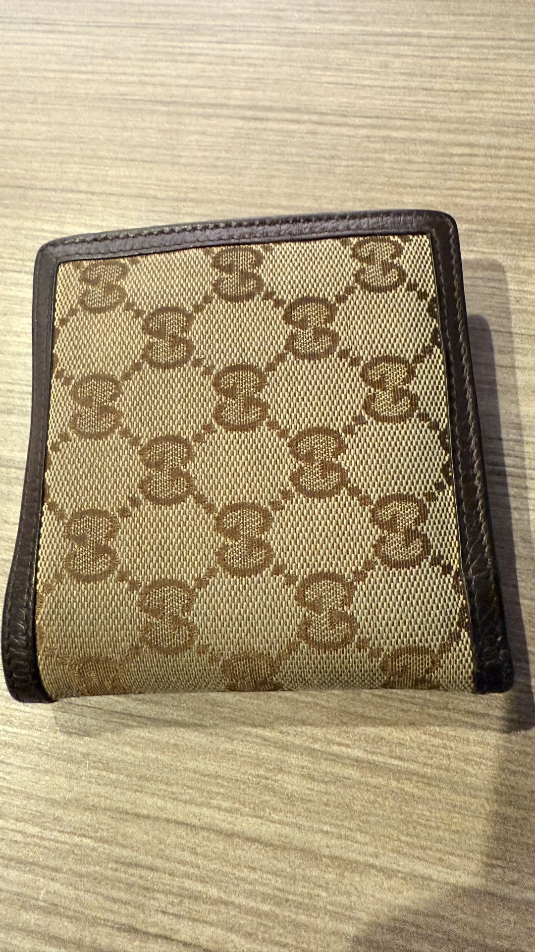 Gucci Classic Wallet  100% Authentic