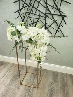 16 Floral Centerpieces(35 inch tall), Floating Centerpiece & Decorative Stands